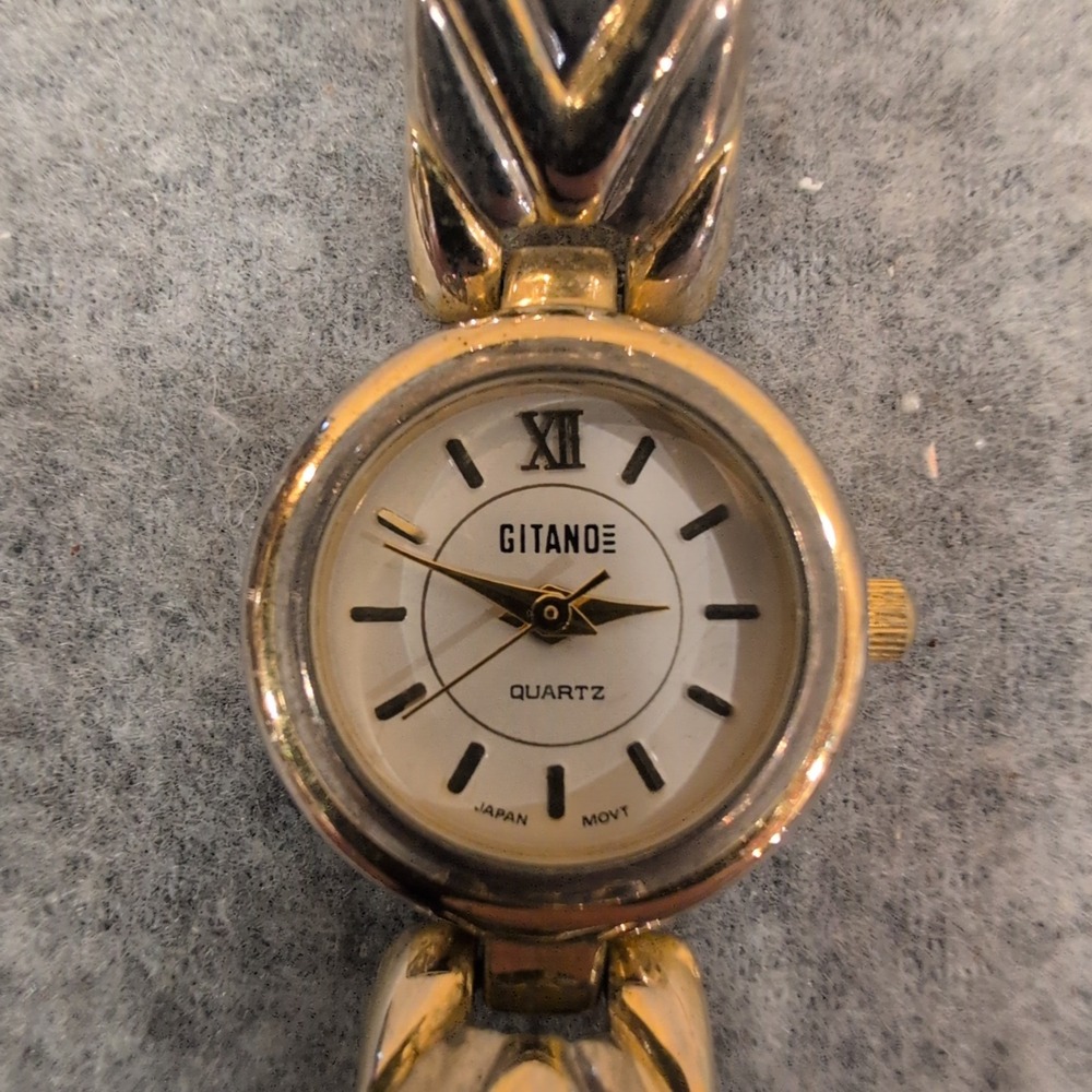 Gitano Womens Two Tone Quartz Watch 860QB V377 Silver Gold Tone Japan Movt - Picture 1 of 4